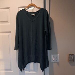 LOGO V-Neck 3/4 Sleeves Dark Green Top